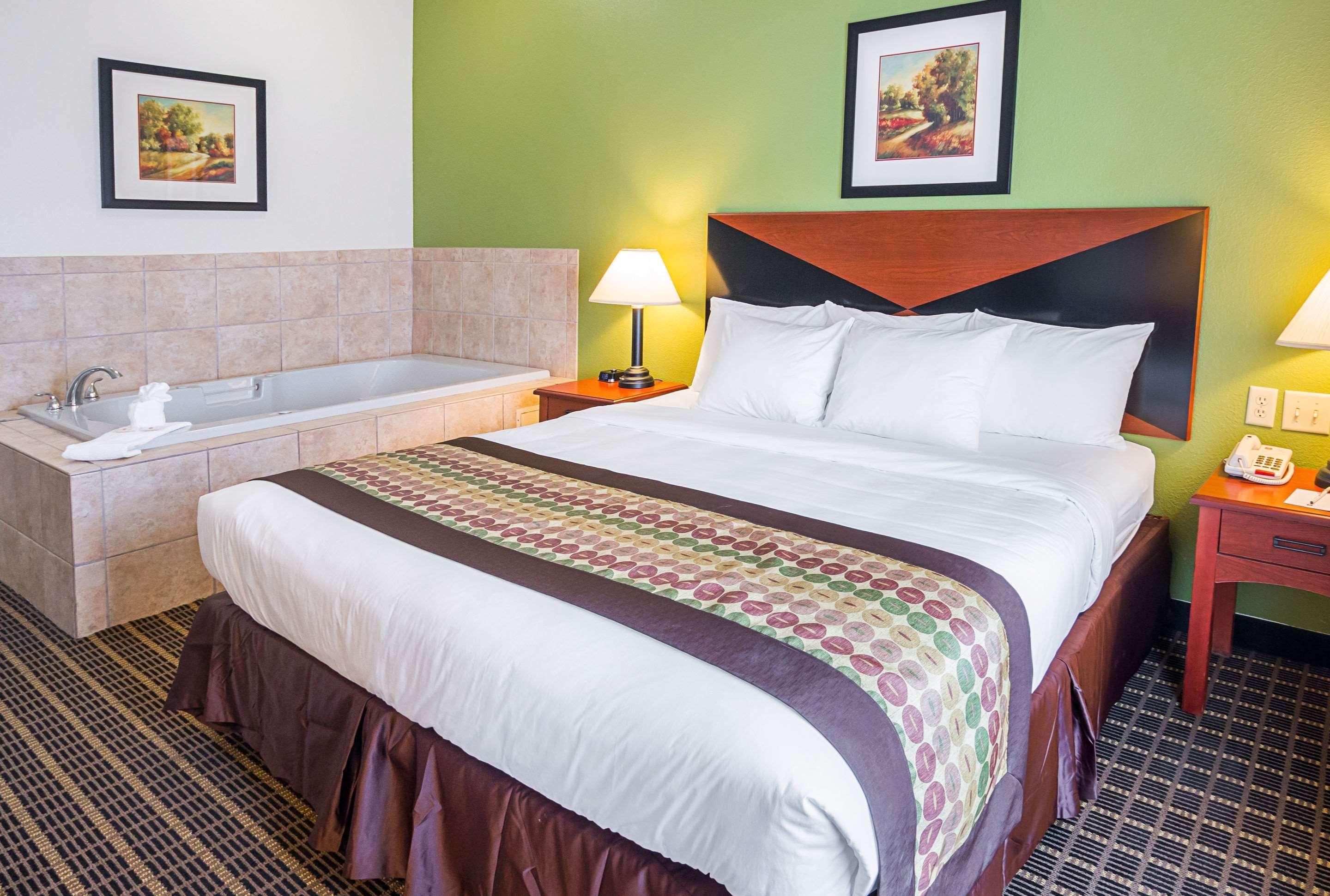Clarion Inn & Suites Weatherford South מראה חיצוני תמונה